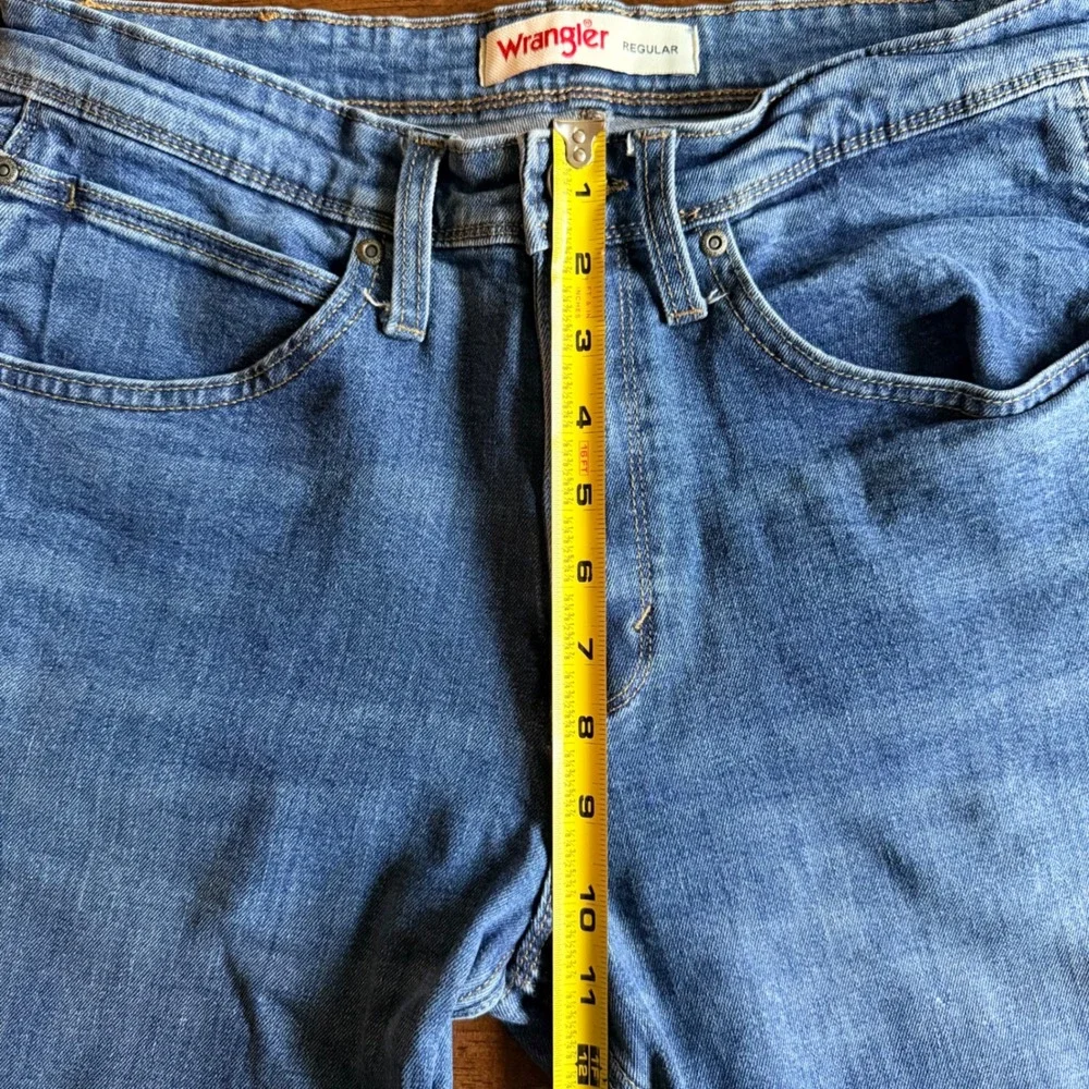 Wrangler Regular Fit Blue Denim Jeans Mens 32x32 Medium Wash Stretch 1796601